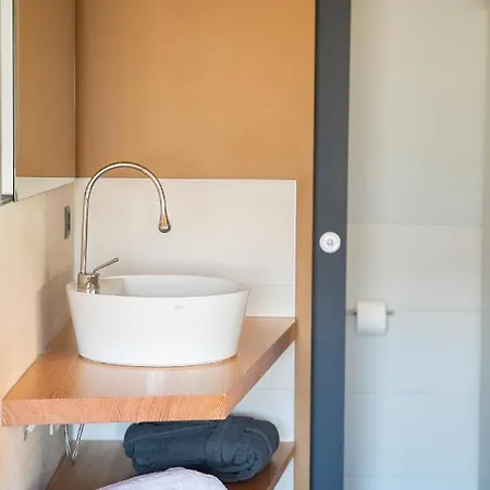 Bed and breakfast La Tzavane 3*