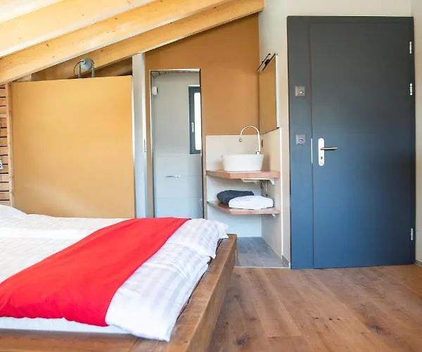 La Tzavane Bed and Breakfast 3*